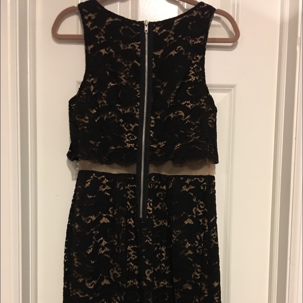 Black lace over beige under dress. Super flattering style - Picture 3 of 11